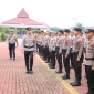 Kapolres Kubu Raya AKBP Rensa S. Aktadivia memimpin Apel Gelar Pasukan Operasi Patuh Kapuas 2026 di Lapangan Apel Polres Kubu Raya, Desa Durian, Kecamatan Sungai Ambawang. (foto: Res-KKR)