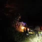 Tim gabungan memadamkan kebakaran lahan warga di Dusun Tanah Merah, Sukadana, Kayong Utara.