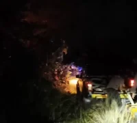 Tim gabungan memadamkan kebakaran lahan warga di Dusun Tanah Merah, Sukadana, Kayong Utara.