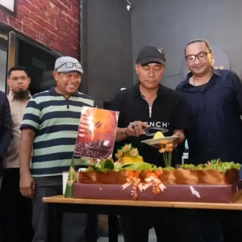 Wagub Kalbar Krisantus Kurniawan meresmikan Infinity Coffee sebagai ruang kreatif anak muda di Pontianak.