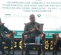 Sekda Kalbar Harisson memberikan materi kepada peserta Closing Ceremony Latihan Kader II HMI Cabang Singkawang di Gedung Diklat BKPSDM Kota Singkawang.
