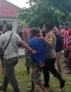 Polisi mengamankan tersangka kasus kekerasan seksual terhadap anak yang terjadi di Kabupaten Kubu Raya, Kalimantan Barat. (Facebook/Sambas Informasi)
