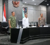 Wakil Gubernur Kalbar Krisantus Kurniawan saat mengikuti Apel Kesiapsiagaan Karhutla Nasional 2026 di Kantor Gubernur Kalbar.