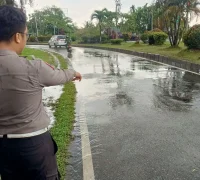 Lokasi kecelakaan lalu lintas yang menewaskan seorang pelajar di tikungan simpang empat Brimob, Jalan Adisucipto, Sungai Raya, Kubu Raya.