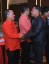 Wakil Gubernur Kalimantan Barat Krisantus Kurniawan memberikan ucapan selamat pada siswa-siswi dalam acara perpisahan SMAN 1 Pontianak Angkatan ke-71 di Qubu Resort Kubu Raya.