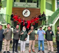 Posko pengendalian karhutla di Kalimantan Barat bersama petugas Manggala Agni.