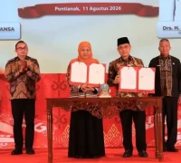 Gubernur Kalbar Ria Norsan dan Gubernur Jatim Khofifah Indar Parawansa menandatangani kerja sama Misi Dagang 2026 di Pontianak.