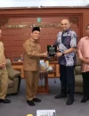 Gubernur Ria Norsan menerima delegasi Kedutaan Besar Malaysia di Pontianak.