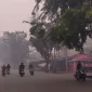 Kabut asap menyelimuti Kota Pontianak akibat karhutla.