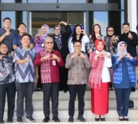 Sekda Kalbar Harisson bersama rombongan media dan influencer Sarawak saat kunjungan kerja untuk memperkuat promosi pariwisata dan investasi Kalimantan Barat.