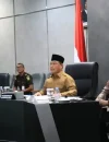Gubernur Kalbar Ria Norsan mengikuti rapat koordinasi penanganan karhutla secara virtual.