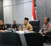 Gubernur Kalbar Ria Norsan mengikuti rapat koordinasi penanganan karhutla secara virtual.