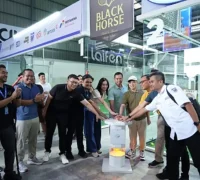 Gubernur Kalbar Ria Norsan membuka Rising Padel Black Horse 2025 di Black Padel Kubu Raya. (MC Kalbar)
