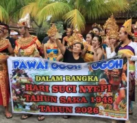 Pawai ogoh-ogoh di Pura Giripati Mulawarman Kubu Raya.
