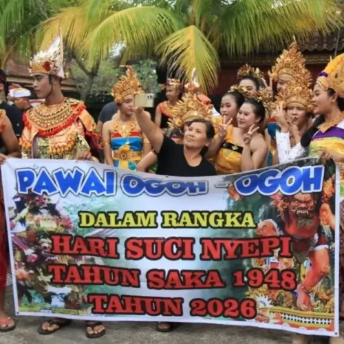 Pawai ogoh-ogoh di Pura Giripati Mulawarman Kubu Raya.