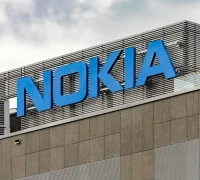 CEO Nokia Justin Hotard mengumumkan investasi Rp64 triliun untuk pengembangan jaringan AI dan produksi perangkat telekomunikasi di Amerika Serikat. (unsplash.com/@pawel_czerwinski)