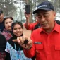 Wagub Kalbar Krisantus Kurniawan melepas tukik di Pantai Tanjung Api Sambas