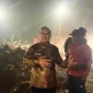 Bupati Kubu Raya Sujiwo meninjau progres pembangunan jalan di Desa Kampung Baru, Kecamatan Kubu, dan meminta pembatasan tonase kendaraan angkutan. (Foto: Prokopim KKR)
