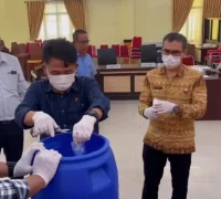 Polres Singkawang memusnahkan barang bukti sabu dalam kegiatan resmi di Mapolres Singkawang, Selasa (17/3/2026).