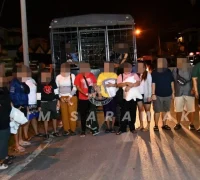 Operasi Imigresen Sarawak di Kuching menindak 63 WNI terkait pelanggaran izin tinggal dan dugaan penipuan online pada 15–16 Oktober 2026. (Foto: JIM Sarawak)