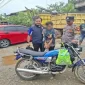 Polisi mengamankan pencuri motor di bengkel wilayah Sekadau Hilir.