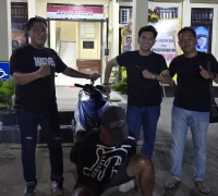 Petugas Polsek Pontianak Timur mengamankan terduga pelaku pencurian kabel tower di Jalan Swadiri Pontianak Timur.