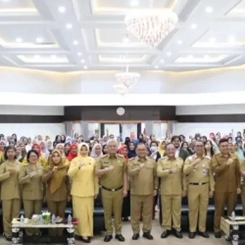 Sekda Kalbar Harisson membuka dialog pendidikan karakter anak usia dini di Aula Bhinneka Tunggal Ika BPSDM Kalbar, Senin (9/2/2026).