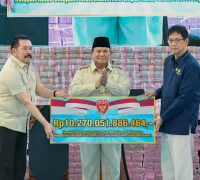 Presiden Prabowo Subianto menghadiri penyerahan hasil penertiban kawasan hutan di Kompleks Kejaksaan Agung RI Jakarta.