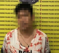 Tersangka pengedar sabu diamankan petugas Satresnarkoba Polres Ketapang saat penangkapan di Kecamatan Delta Pawan.