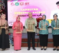 Ketua TP PKK Kalbar Erlina Ria Norsan menghadiri peringatan Hari Ibu ke-97 BKOW Kalbar. (instagram.com/adpim.provkalbar)