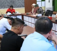 Wali Kota Singkawang Tjhai Chui Mie memimpin rapat koordinasi percepatan pembangunan 4.000 rumah subsidi bagi masyarakat berpenghasilan rendah di Singkawang.