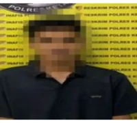 Polisi Polsek Marau mengamankan tersangka kasus peredaran sabu di Kecamatan Air Upas, Ketapang.