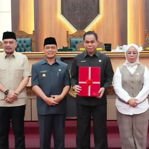 Gubernur Kalimantan Barat Ria Norsan menyampaikan perubahan KUA-PPAS APBD 2026 dalam rapat paripurna DPRD Kalbar.