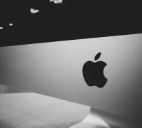 Apple digugat X dan xAI atas dugaan monopoli terkait integrasi eksklusif ChatGPT dalam Apple Intelligence. (pexels.com/@armandvalendez)