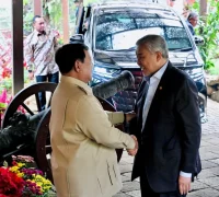 Presiden Prabowo Subianto bertemu Wakil Perdana Menteri Malaysia Ahmad Zahid Hamidi membahas bantuan penanganan karhutla di Kalimantan. (Foto: BPMI Setpres/Laily Rachev)