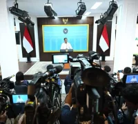 presidenri.go.id-10102025094108-68e872440960b5.44629067 Menteri Pertanian Andi Amran Sulaiman menyampaikan optimisme swasembada beras usai rapat terbatas ketahanan pangan bersama Presiden Prabowo di Istana Merdeka, Jakarta, Kamis (9/10/2025).(BPMI Setpres)