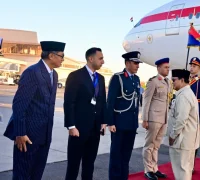 presidenri.go.id-13102025130726-68ec971e210ec6.09646510-1280×853 Presiden Prabowo Subianto tiba di Bandara Sharm El-Sheikh untuk hadiri KTT Perdamaian. (BPMI Setpres)