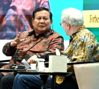 presidenri.go.id-16102025094417-68f05c01b133c5.85979121 Presiden Prabowo menyampaikan komitmen pemberantasan korupsi saat dialog bersama Steve Forbes. (BPMI Setpress)