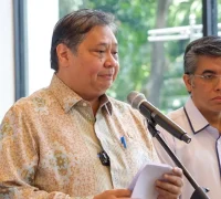 Menko Perekonomian Airlangga Hartarto, peluncuran paket ekonomi Menko Perekonomian Airlangga Hartarto saat konferensi pers peluncuran Paket Ekonomi 2025 di Jakarta. (Humas Ekon)