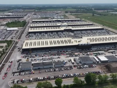 Pusat data Amazon di Amerika Serikat.