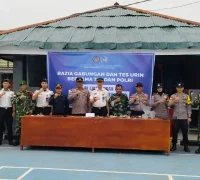 Petugas Rutan Putussibau bersama TNI-Polri menggelar razia dan menyita barang terlarang. (Res-Putussibau)