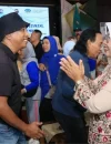 Erlina Ria Norsan bersama alumni dalam kegiatan Reuni SMAN 4 Pontianak di Pendopo Gubernur Kalimantan Barat.