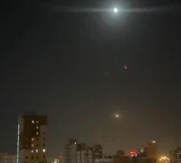 Rudal Iran mengarah ke Bahrain dan Kuwait di kawasan Timur Tengah.