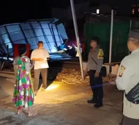 Ruko ambruk akibat pergerakan tanah di Kecamatan Mukok Sanggau.