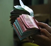 Ilustrasi - nilai tukar rupiah terhadap dolar AS yang mendekati Rp17.000 di tengah gejolak pasar keuangan global.