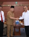 Gubernur Kalbar, Ria Norsan menerima audiensi Ketua Pengadilan Tinggi Pontianak, Pontas Efendi, di Kantor Gubernur Kalbar, Senin (30/3/2026).