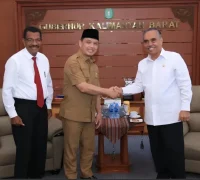 Gubernur Kalbar, Ria Norsan menerima audiensi Ketua Pengadilan Tinggi Pontianak, Pontas Efendi, di Kantor Gubernur Kalbar, Senin (30/3/2026).