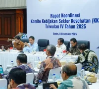 Menteri Kesehatan Budi Gunadi Sadikin memimpin Rakor KKSK membahas sinkronisasi kebijakan kesehatan nasional. (Foto: Kemenkes)