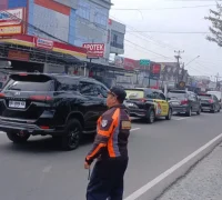 Uji coba penerapan sistem satu arah di Jalan Sungai Raya Dalam (Serdam), Kecamatan Sungai Raya, Kabupaten Kubu Raya.