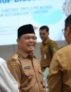 Gubernur Kalimantan Barat Ria Norsan membuka FGD Strategi dan Sinergi Implementasi Ekonomi dan Keuangan Syariah di Hotel Mercure Pontianak, Selasa (13/10/2026), untuk mendorong penguatan industri halal dan optimalisasi ZISWAF.
